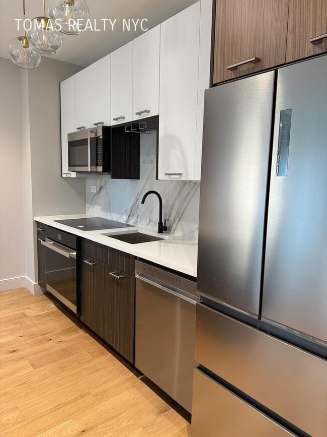 Photo - 1890 Pelham Pkwy S Apartment