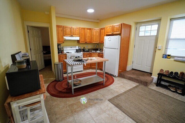 Building Photo - 55 Park Dr