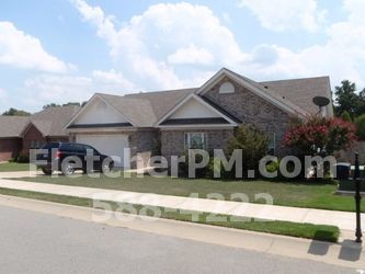Primary Photo - 1728 White Oak Ln