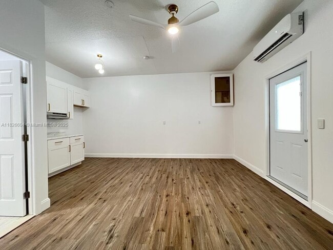 Foto del edificio - 16137 SW 68th St