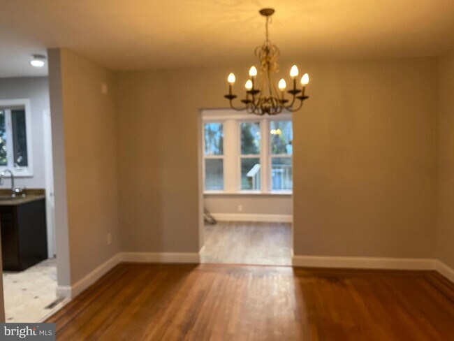 Building Photo - 206 Renfrew Ave