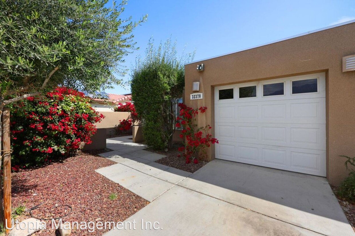 Primary Photo - 5 br, 3 bath House - 32370 Desert Vista Rd