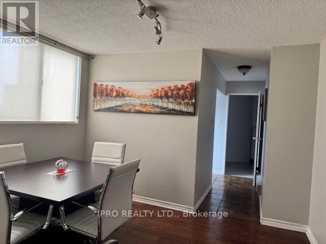 Building Photo - 3700-3700 Kaneff Crescent