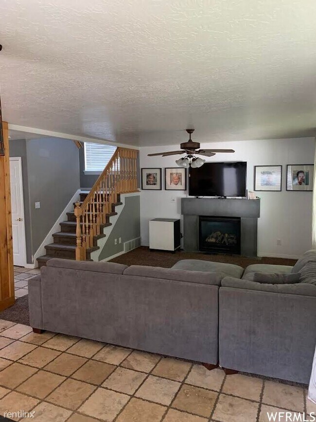 Building Photo - 4 br, 2.5 bath House - 916 N 1760 W