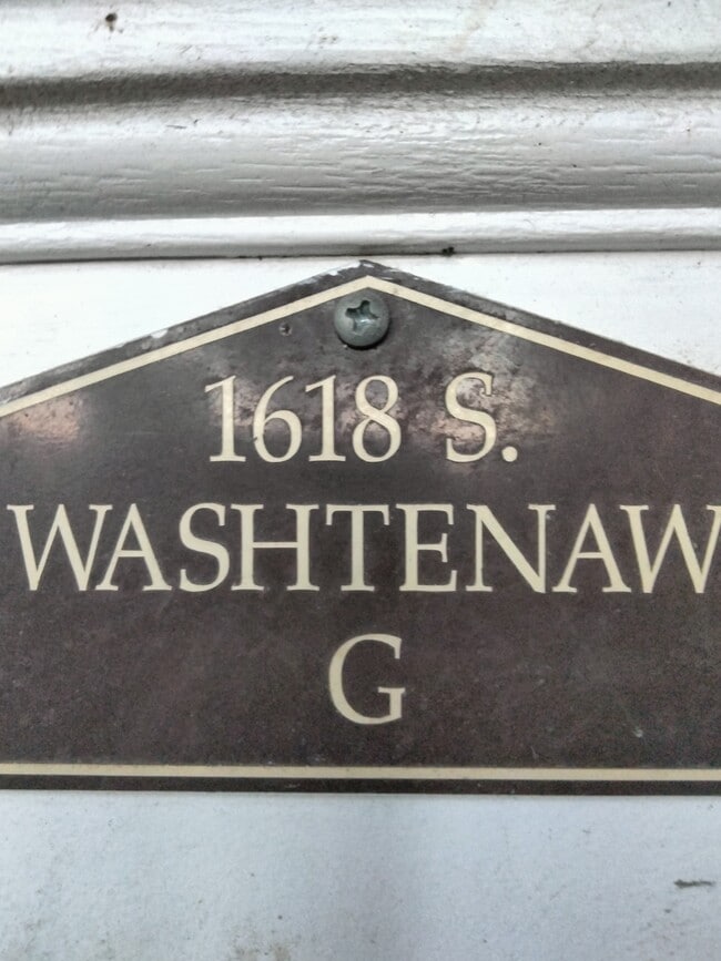 G Apt plate - 1618 S Washtenaw Ave