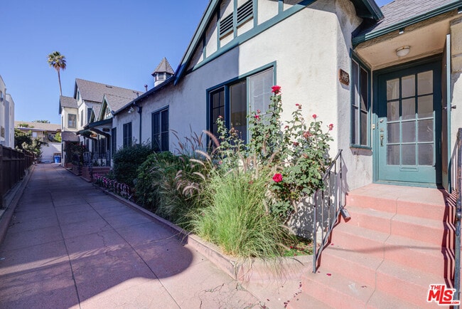 Foto del edificio - 1445 N Vista St