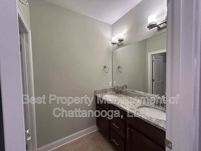 Building Photo - 3111 St Elmo Ave