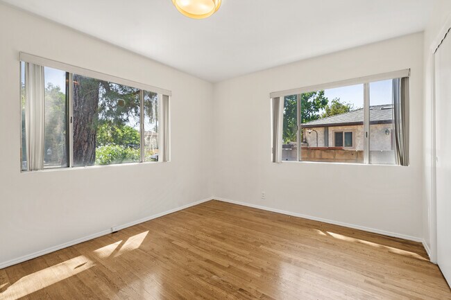 Foto del edificio - 327 N Avon St