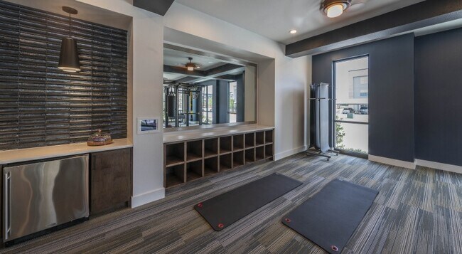 Foto del edificio - 11105 W Airport Blvd