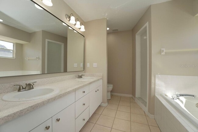 Foto del edificio - 5329 Keely Ct