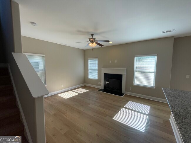 Foto del edificio - 495 Kirkland Dr