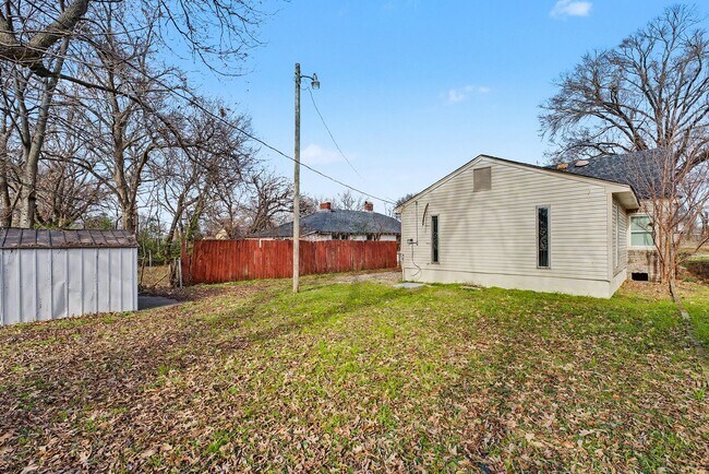 Building Photo - Spacious updated 5 bedroom home for Rent - Open To Section 8