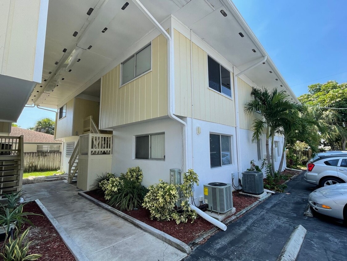 Primary Photo - Melbourne Beach Condo -Available Now!