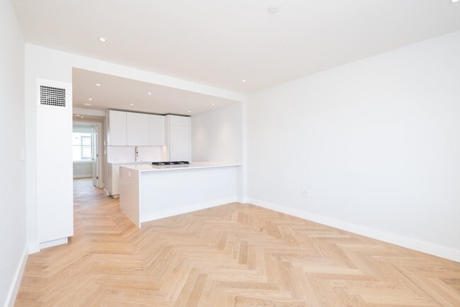 Photo - 12 Commonwealth Apartments