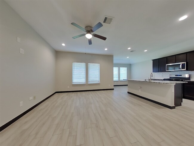 Building Photo - 8523 Aster Gln Wy