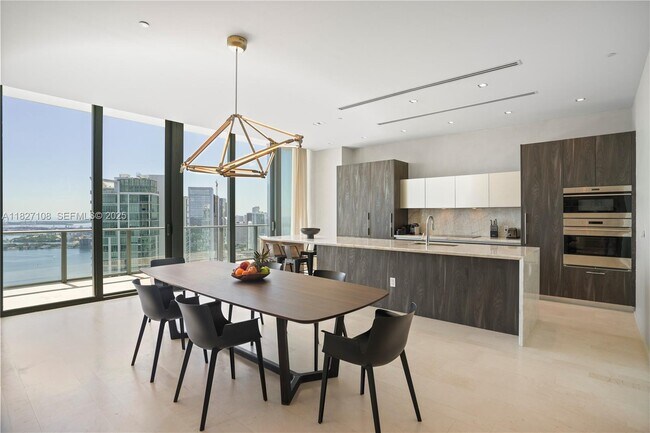 Foto del edificio - 650 NE 32nd St