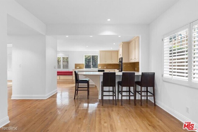 Building Photo - 4 br, 3 bath House - 6074 W 75th Pl