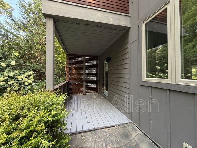 Building Photo - 92 Hibriten Dr