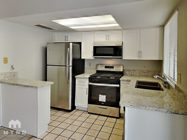 Foto del edificio - 1221 S Christy Ln