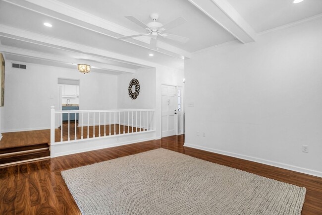 Building Photo - Prime Greenville Location! 3BR Ground Floor Condo in Gated Community