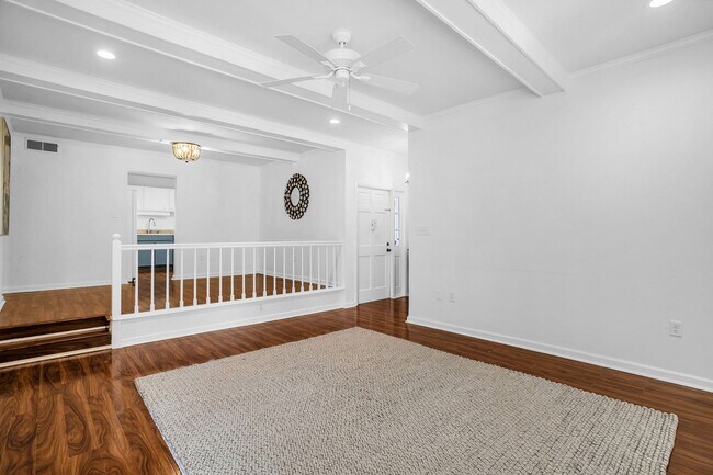 Foto del edificio - Prime Greenville Location! 3BR Ground Floor Condo in Gated Community