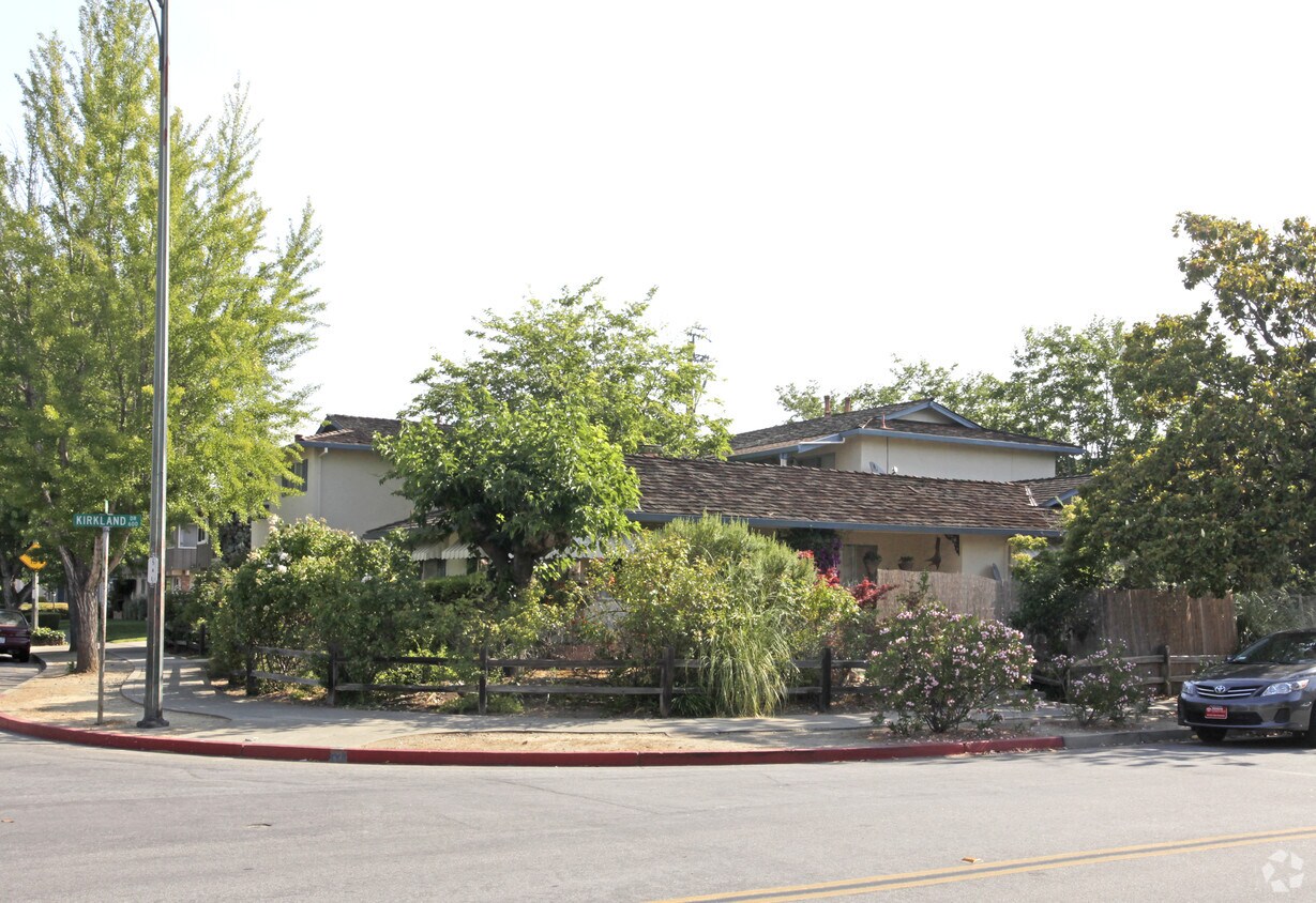 Building Photo - 1596 Ontario Dr