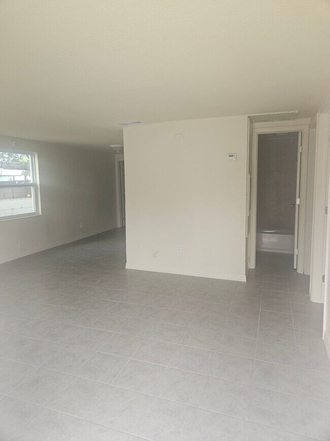 Foto del edificio - 621 60th Ave Dr E