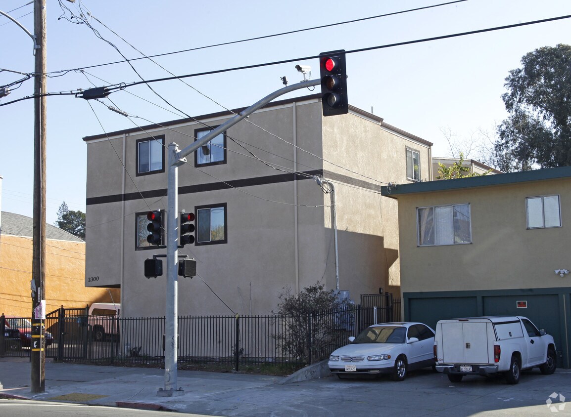 Building Photo - 2300 High St