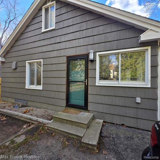 Building Photo - 805 S Winding Dr