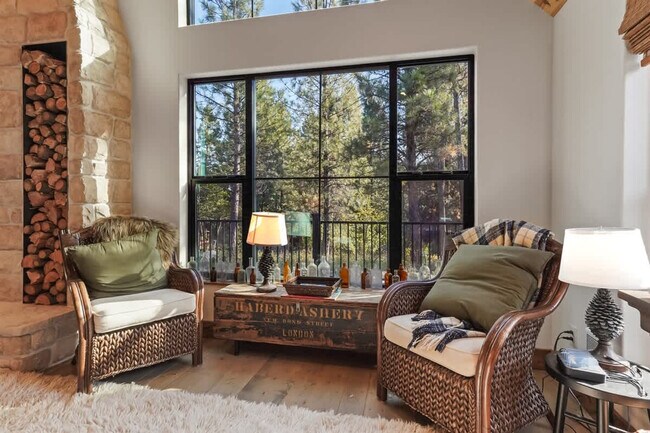 Foto del edificio - 18 Spur Dr