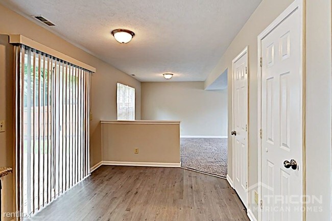Building Photo - 8420 Country Club Blvd