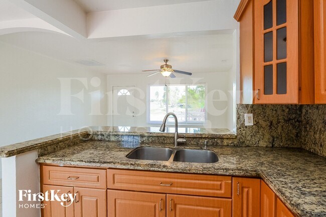 Building Photo - 6820 SW 16th Ct