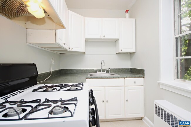Building Photo - 32 University Cir