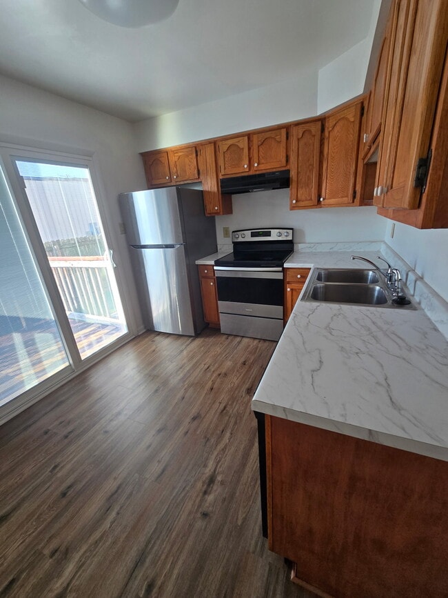 Building Photo - 2062 Elmhurst Ln