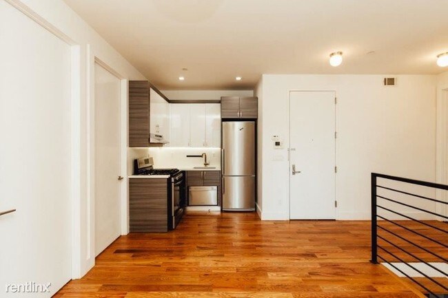 Foto del edificio - 5 br, 2 bath Apartment - 166 Central Ave