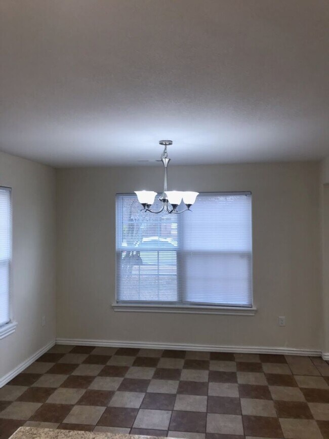 Building Photo - 960 N. Meadowlands Dr.