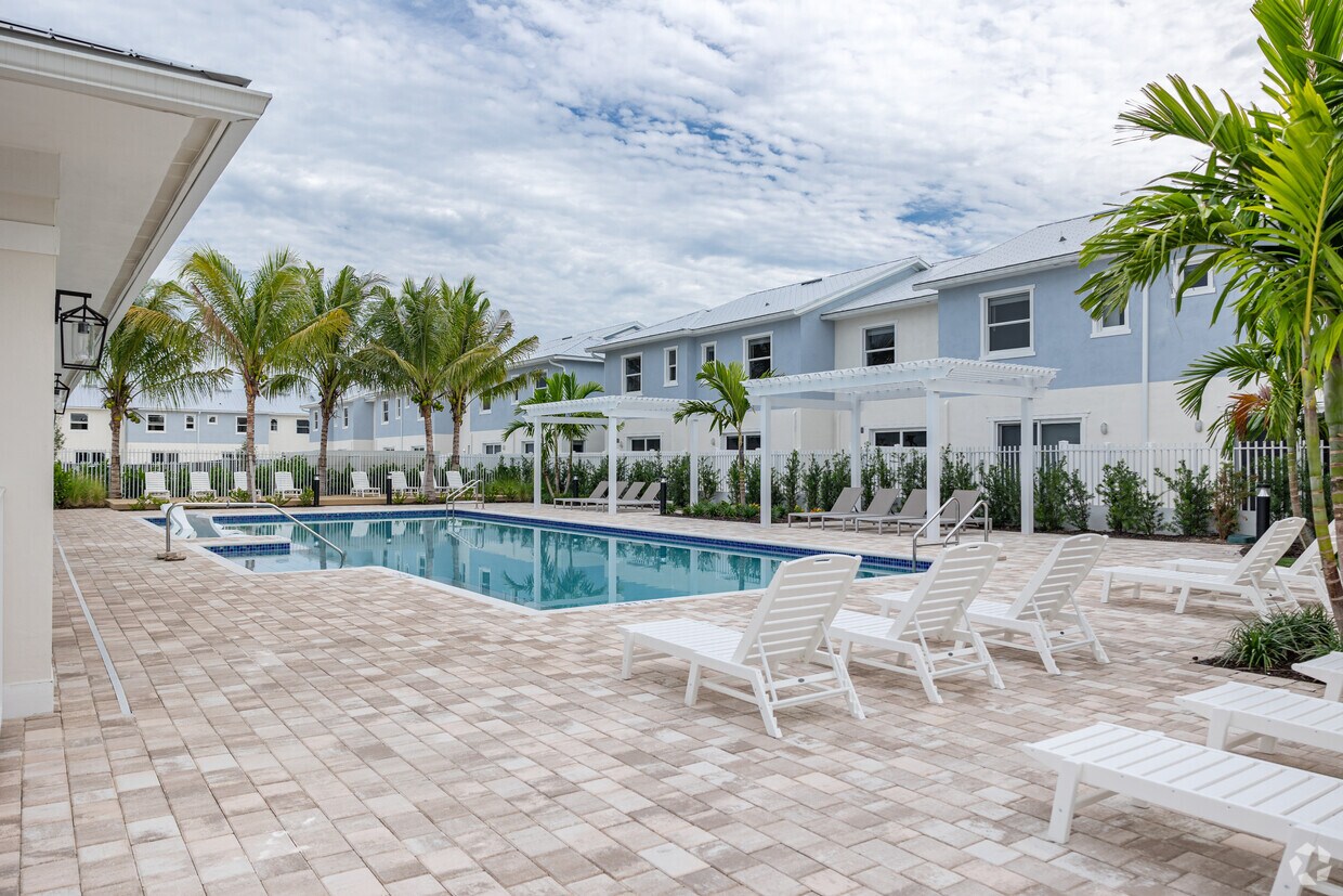 The Mallory Townhomes Apartments in Fort Myers, FL