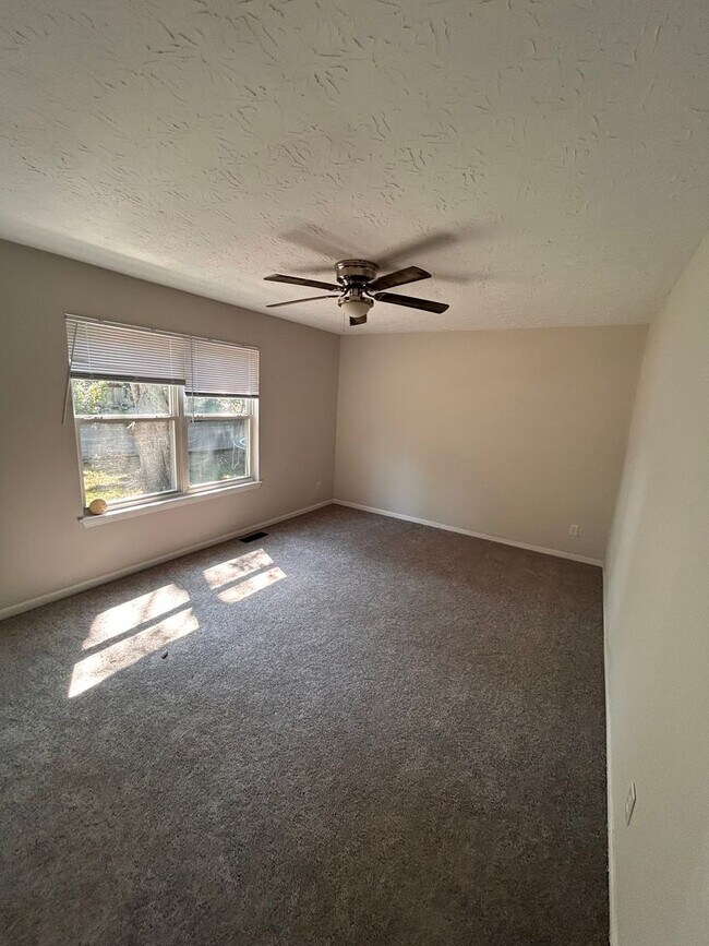 Foto del edificio - DELHI - Spacious 3 bed 2 bath on quiet street