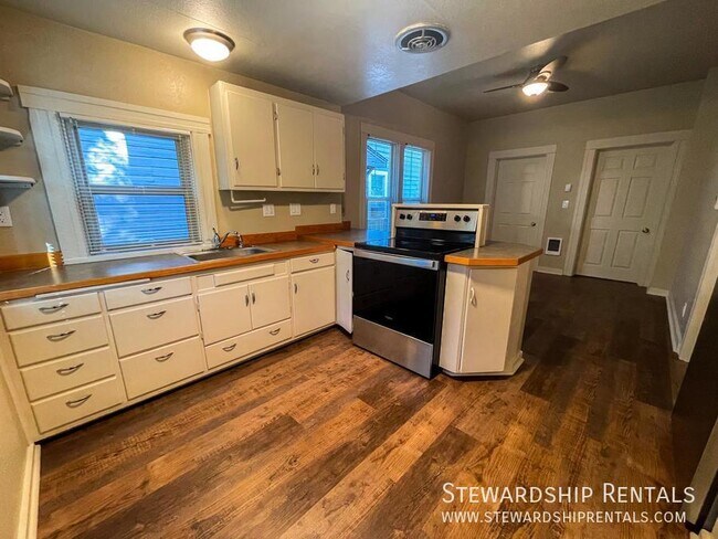 Photo - 610 E. 8th-1 Apartment