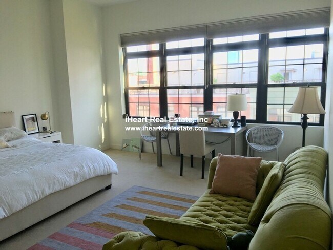 Foto del edificio - Incredible 2 Bed 2 Bath in East Cambridge 9/1