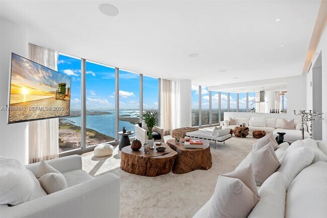 Foto del edificio - 15701 Collins Ave