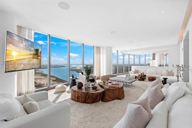 Building Photo - 15701 Collins Ave