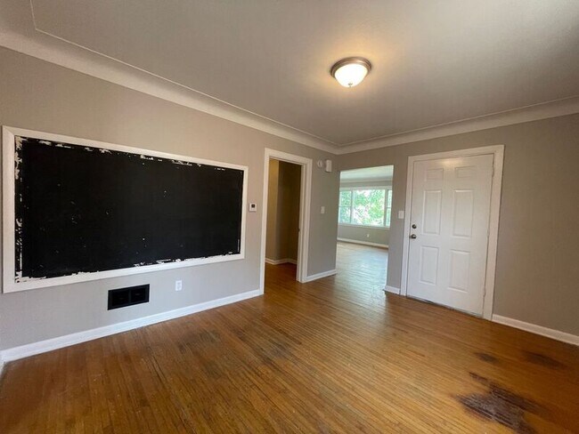 Building Photo - 837 Colburn St