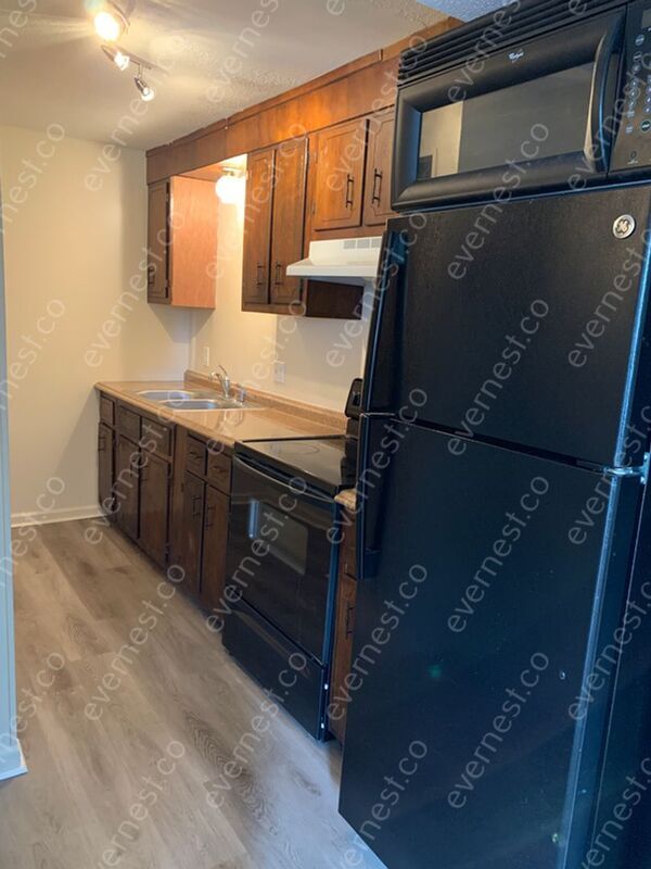 Foto del edificio - 7611 Holiday Hills Dr