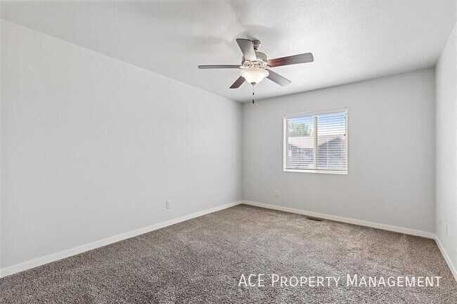 Foto del edificio - 22729 Radar Hill Rd