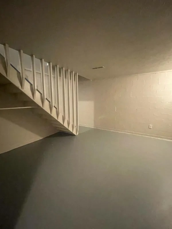 Building Photo - 2206 Harsh Ave SE