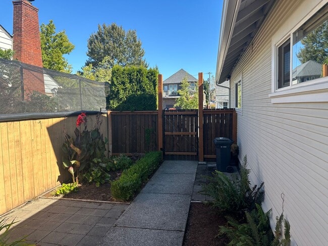 Photo - 1548 Lincoln St. - B Townhome
