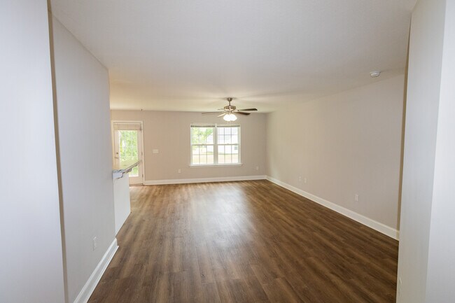 Building Photo - 207 Laurel Bay Dr