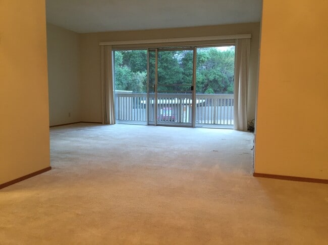Building Photo - 1101 Continentals Way