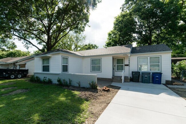 Building Photo - 10849 Estacado Dr